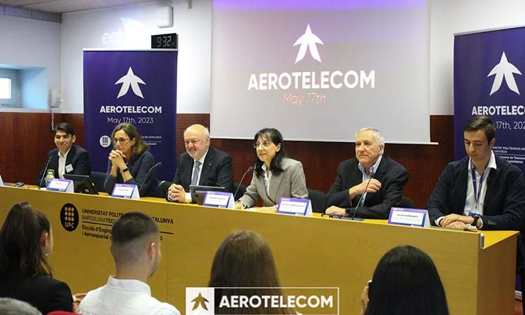 La fira Aerotelecom, connexió entre estudiants i empreses des de Castelldefels